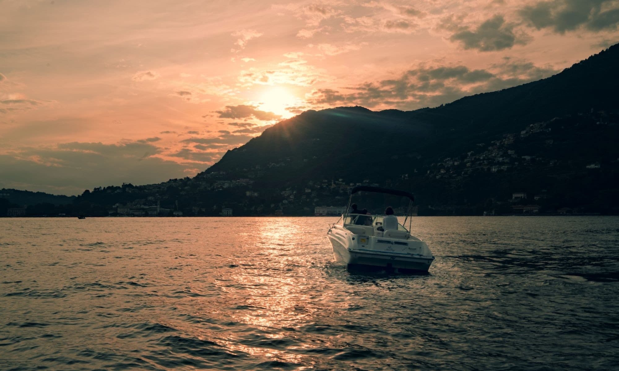 Two-Hour Private Tour of Lake Como: Villas, Views, and Waterway Elegance photo 1