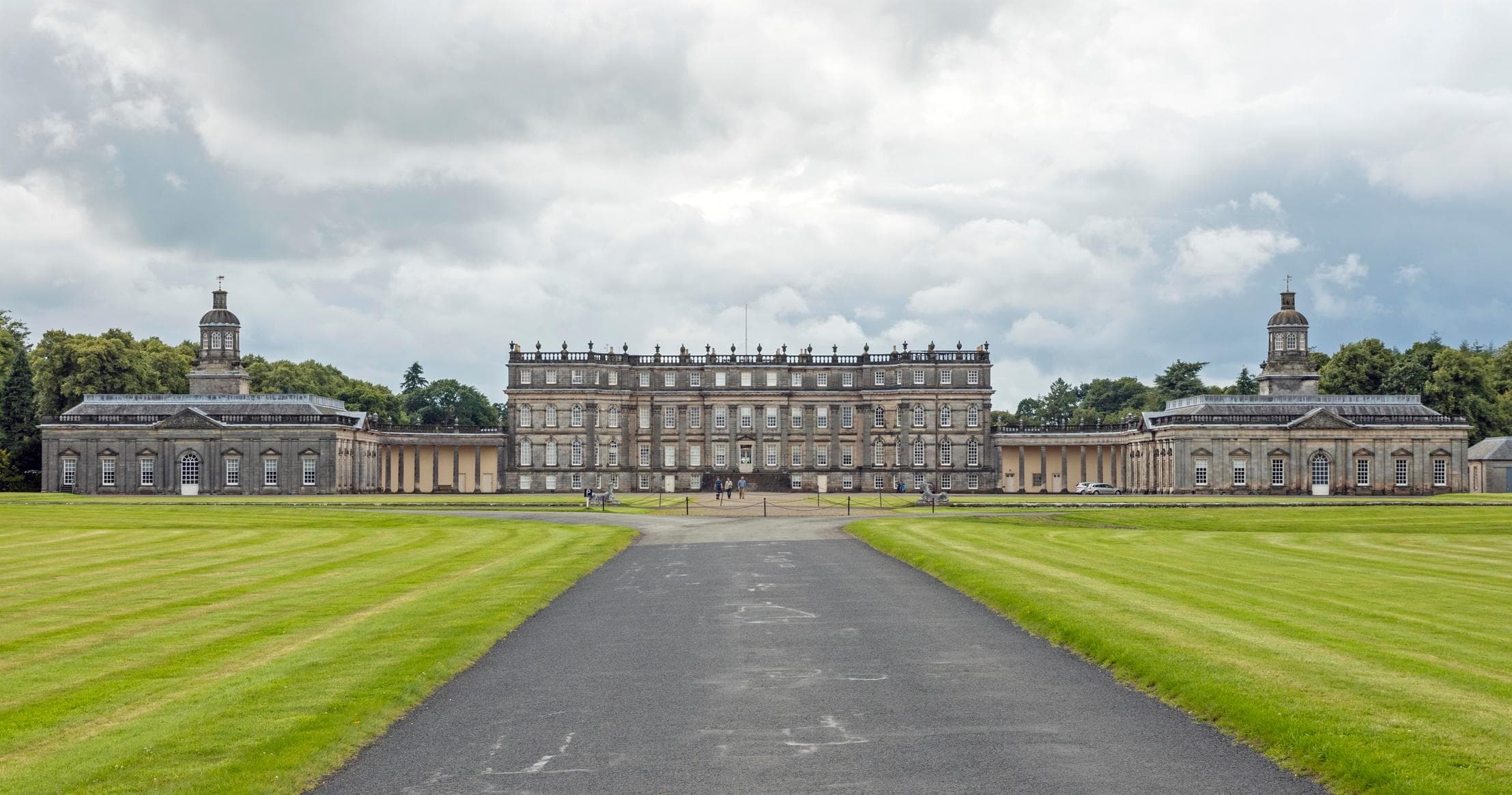 Outlander Filming Sites Tour with Edinburgh Tour Guide