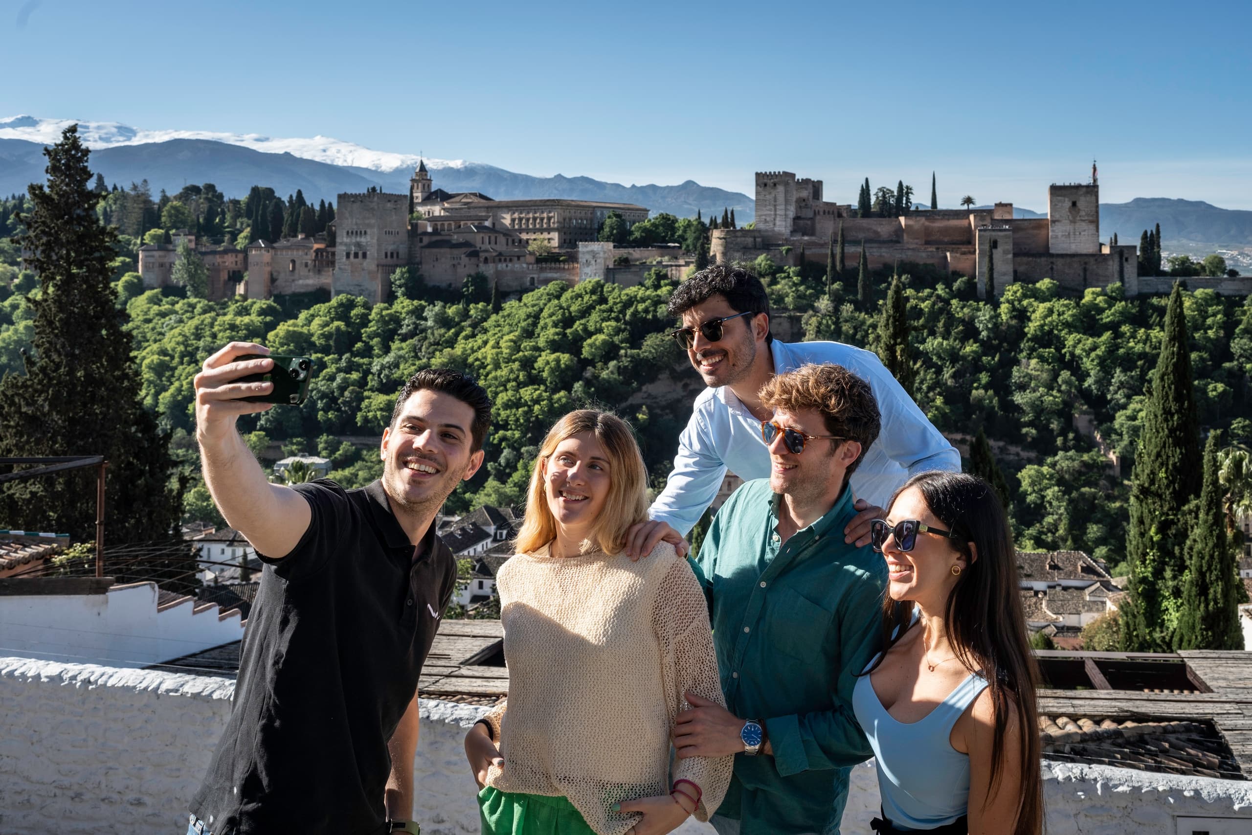 Day Trip Alhambra Tour with World Experience from Málaga