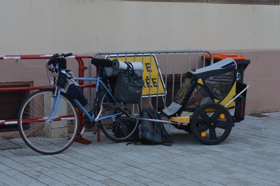 Coastal Spins: Manual Bike Rentals with Burley Trailers in Gulf Shores