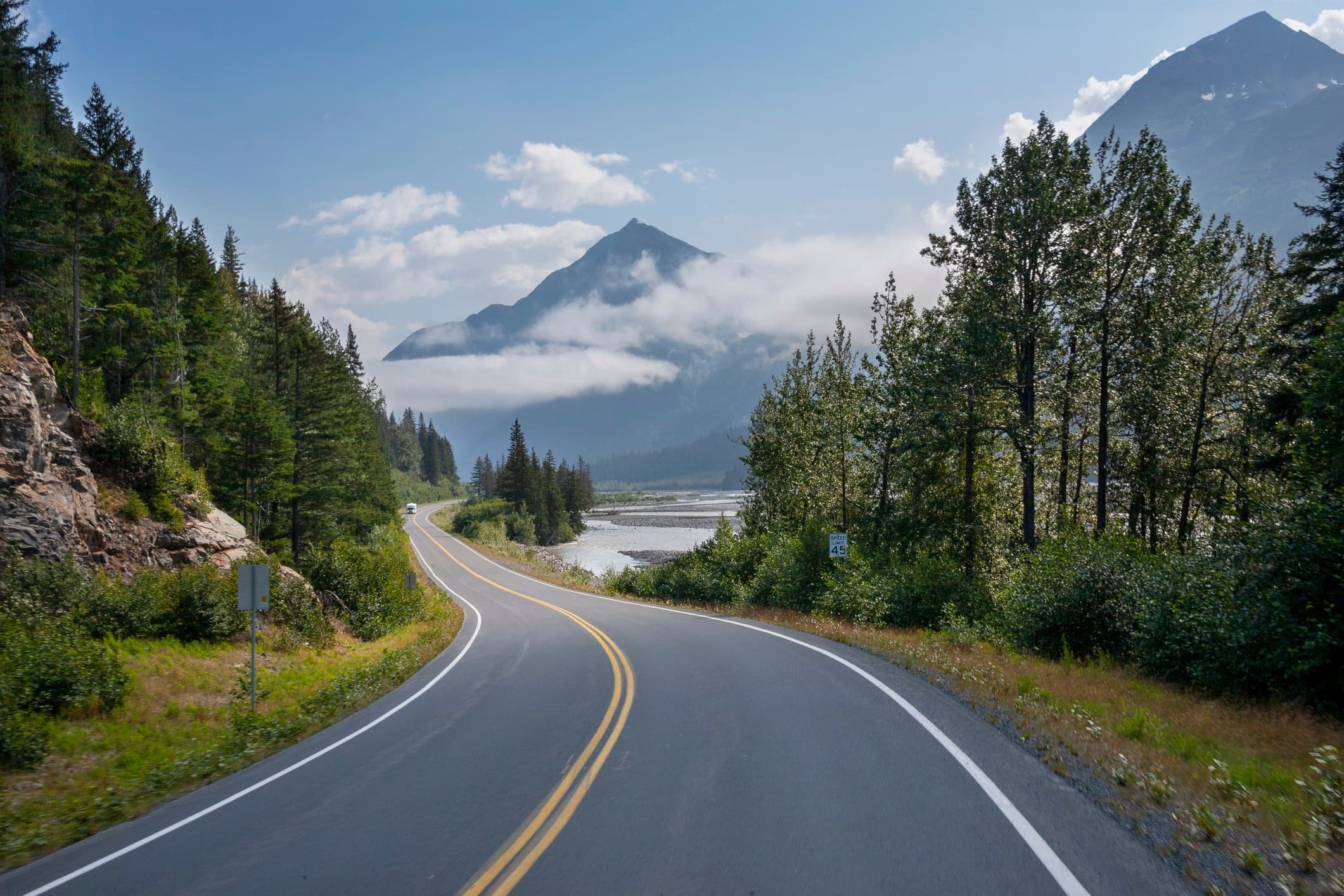 Denali Shuttle Service by Denali Tour Company – Your Gateway to Wilderness