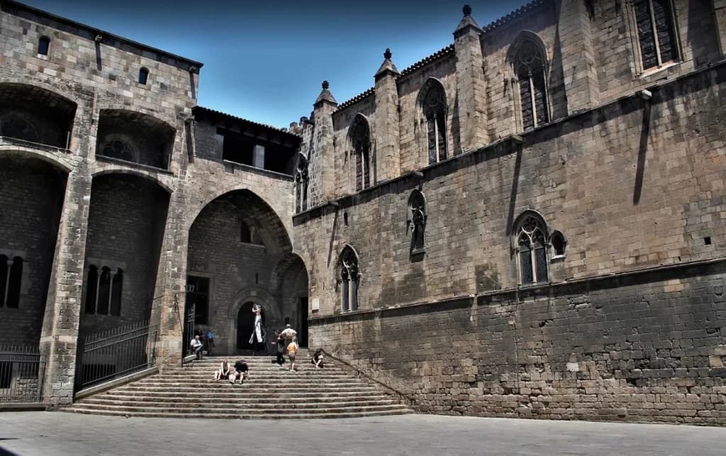 Barcelona Ghosts and Legends Tour by Willy SEO SL