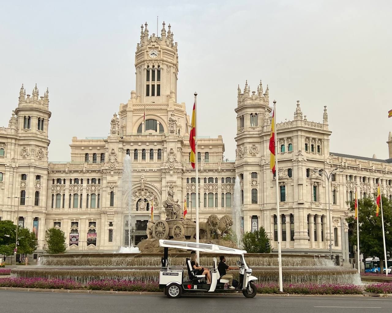 Tuk-tuk tour in front of Palacio de Cibeles, central Madrid