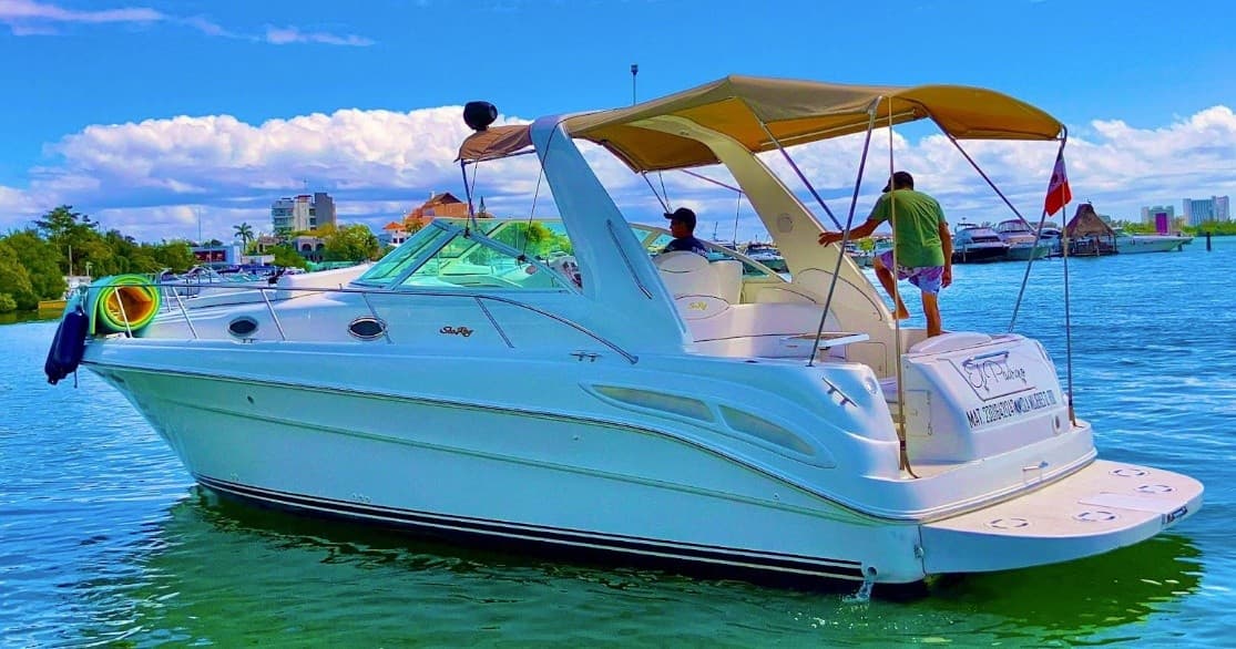 Boat Charters: Yate Sea Ray Sundancer Adventure at Marina Sunset