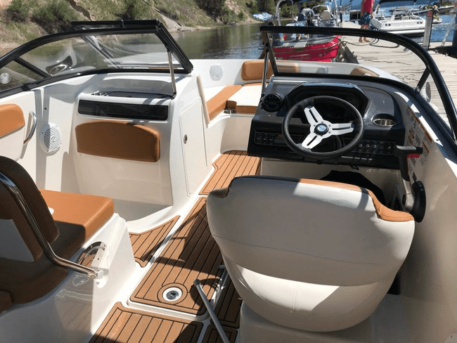Water Activities at Pete's Marina: Lake Windermere Adventure