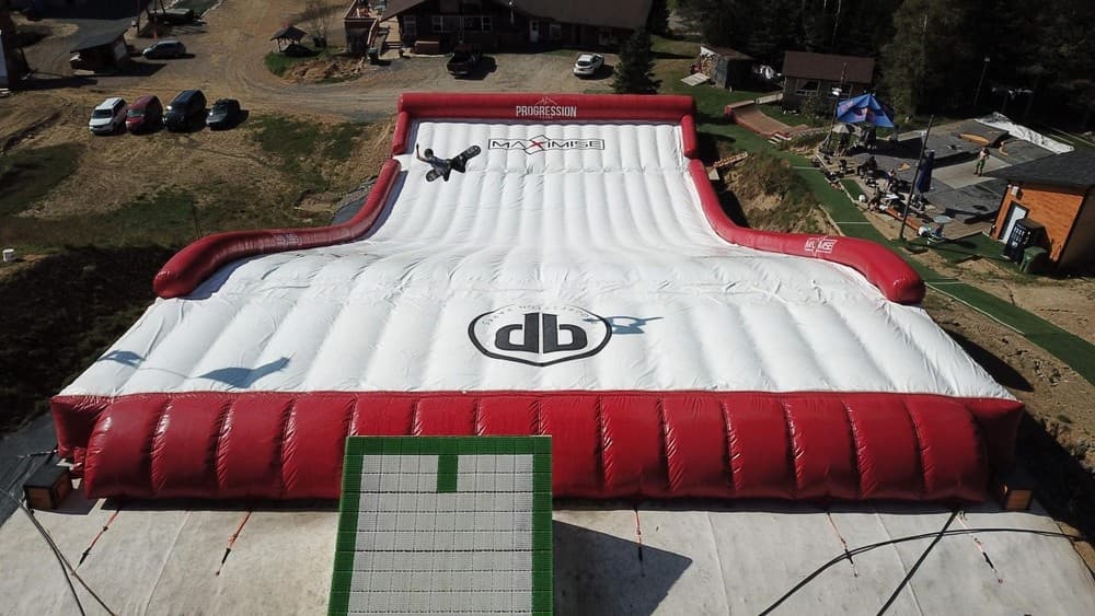 Winter Sports Adventure with Airbag Elite in Sainte-Agathe des Monts