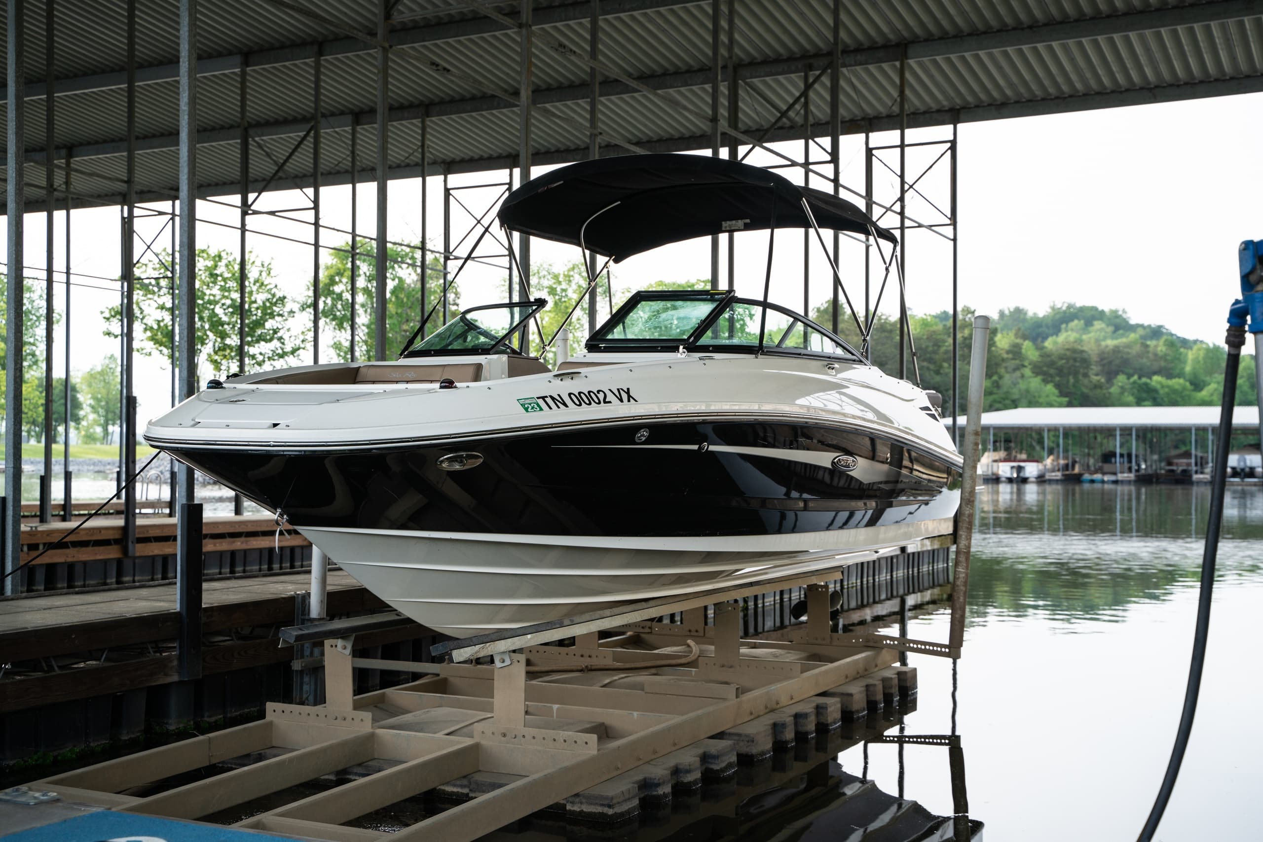 Luxury 22ft Searay Sundeck Boat Rental on Lake Austin