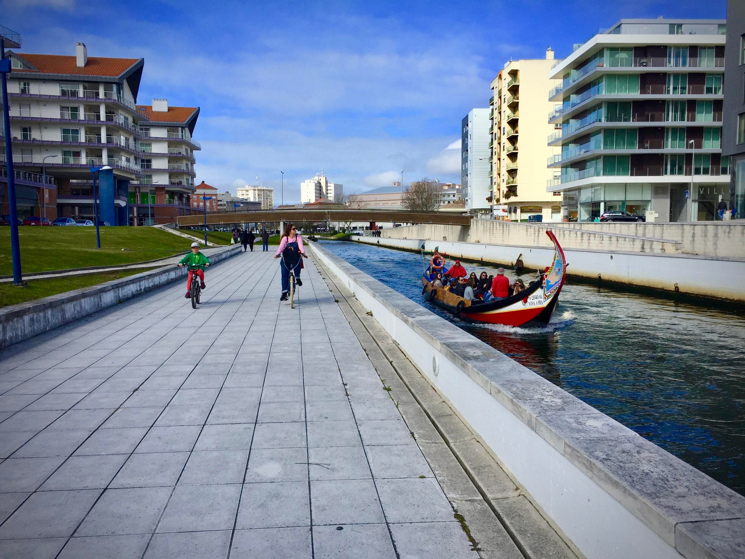 City Cycling & Canal Views: Aveiro Bike Tour by Biclaria