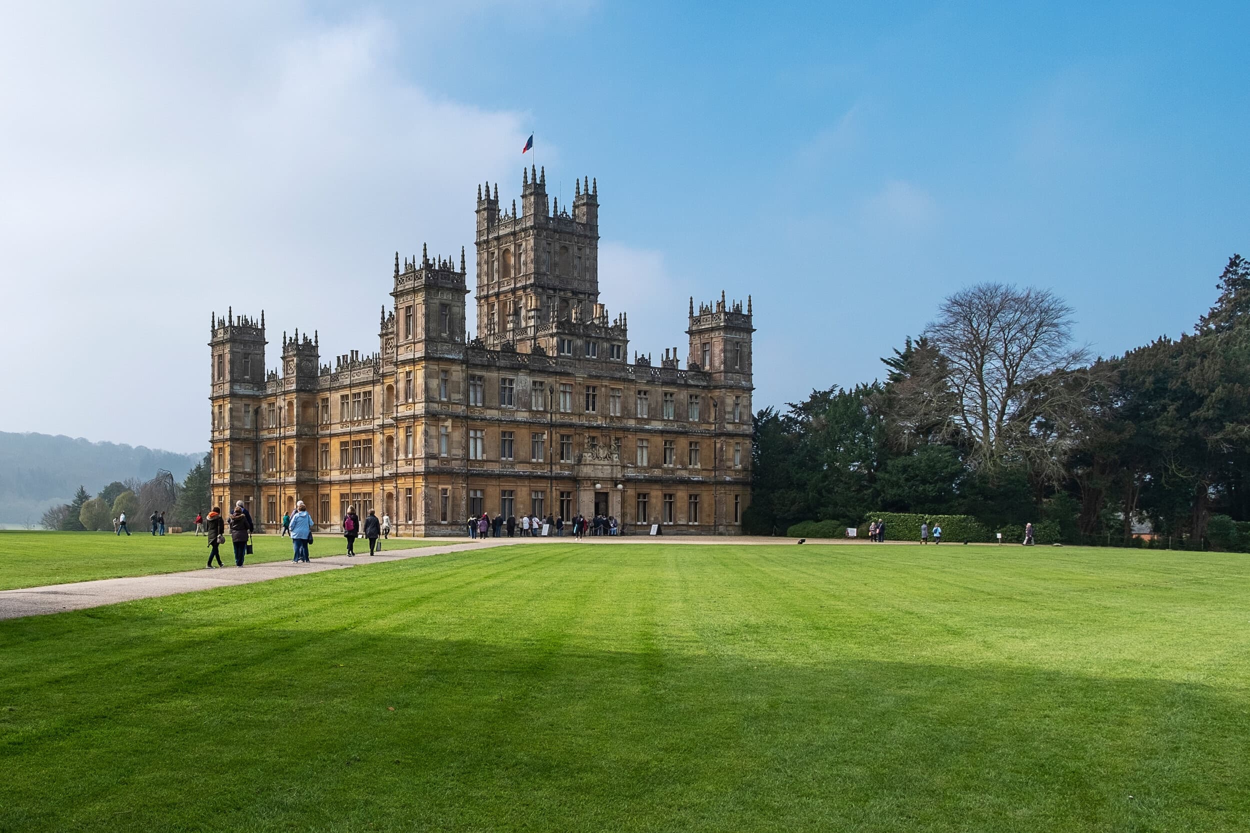 London Minicab Service: Day Trip to Highclere Castle from London