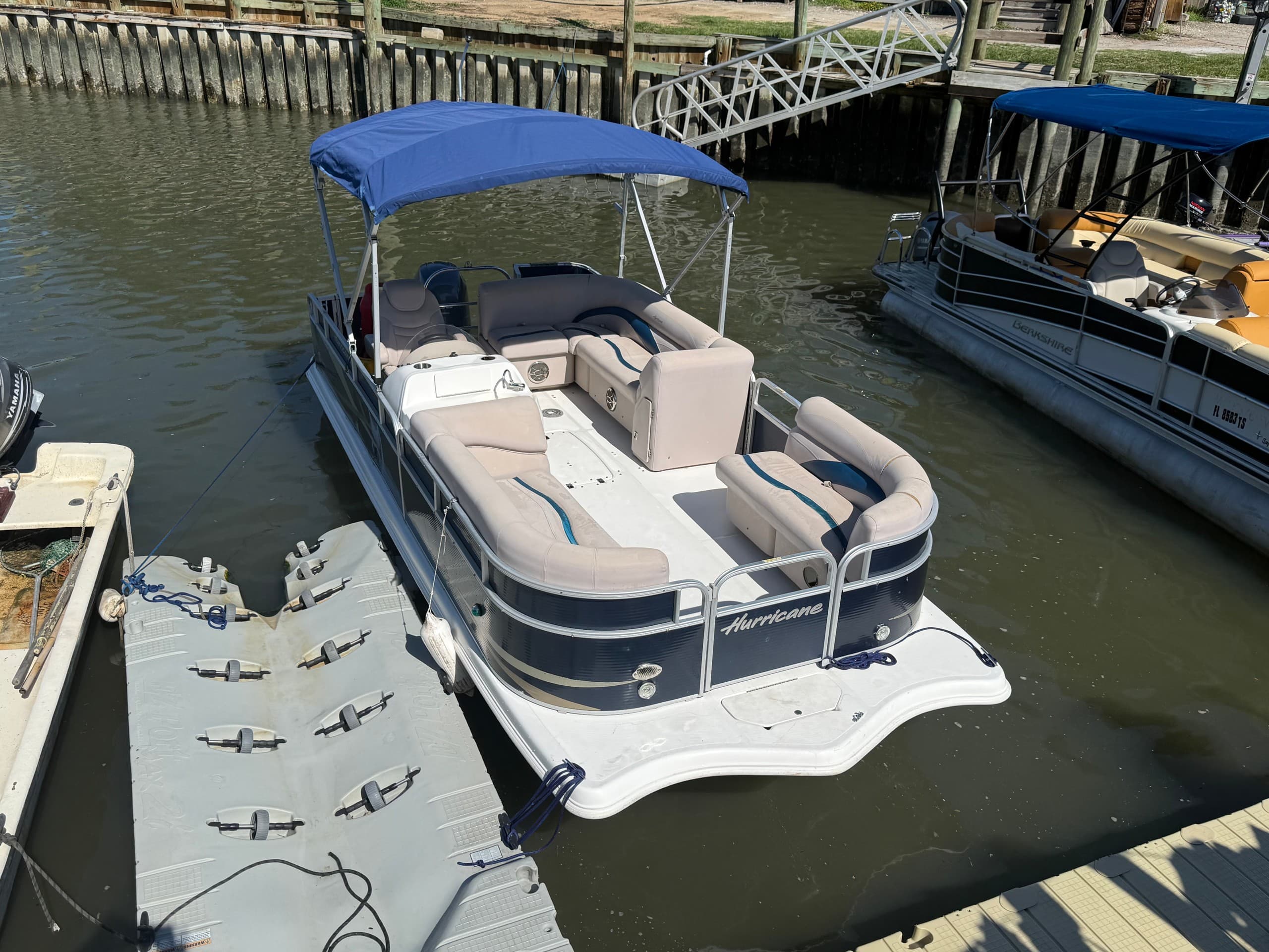 Hurricane 216 Deck Boat on Matanzas River: Sandbars, Dolphins & St. Augustine Cruises photo 1