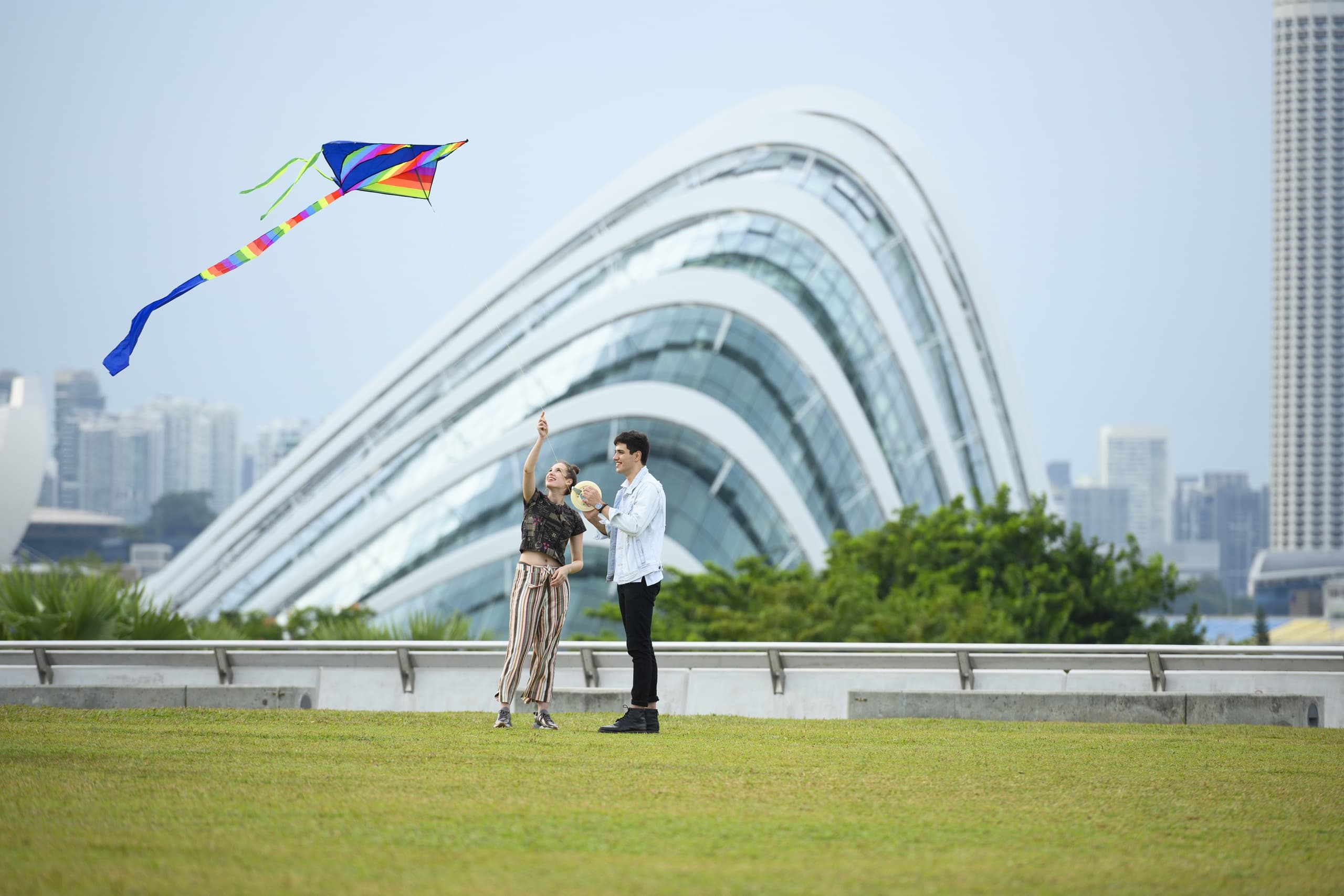 Marina Bay Private Photoshoot: Helix Bridge, Supertrees & Merlion Portrait Session