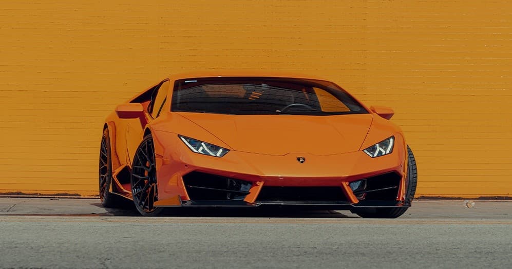 Supercar Driving Experience with Lamborgini Huracán at DS Luxury