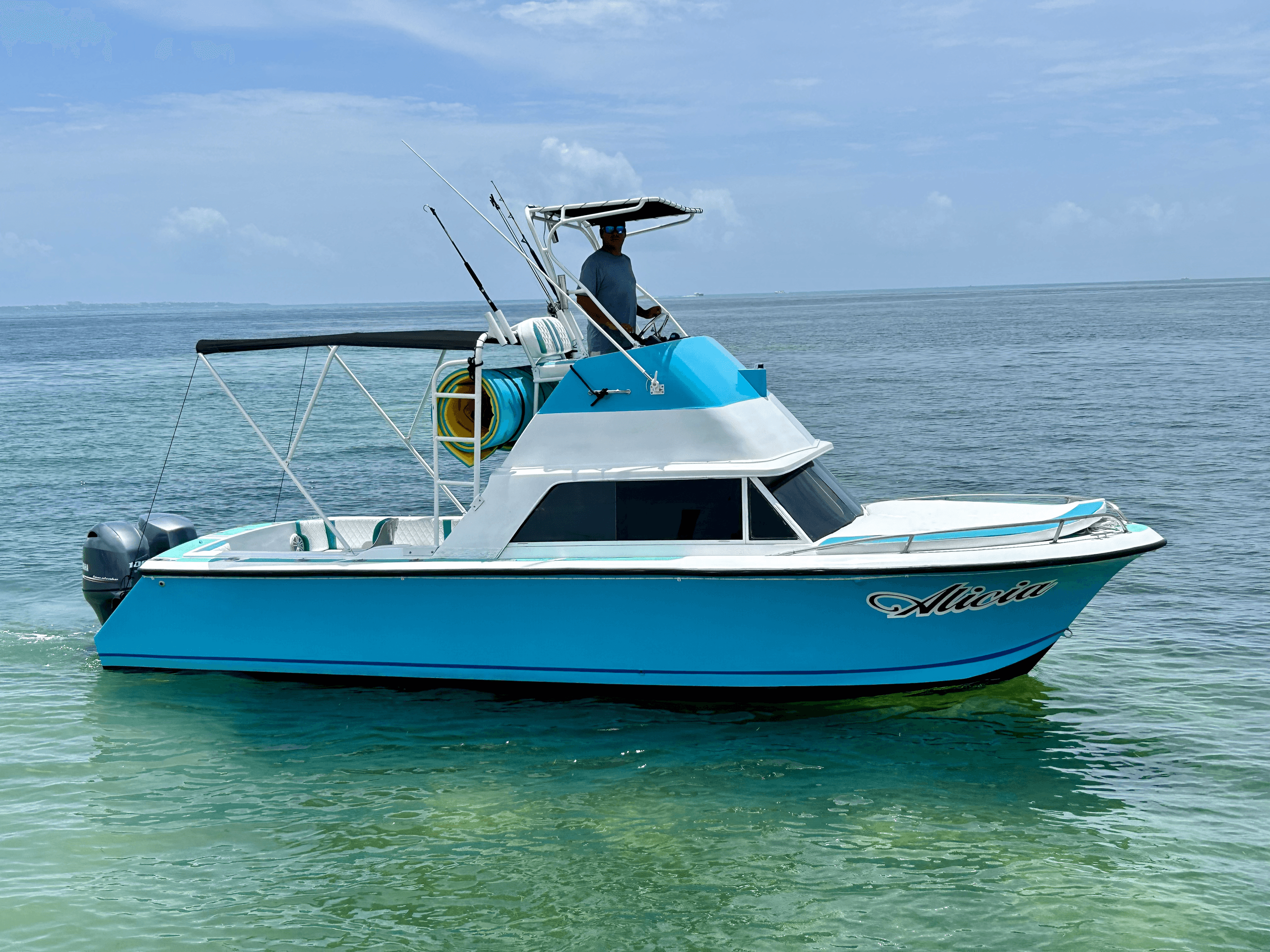 Explore Quintana Roo by 25ft. Correct Craft Rental in Cancún