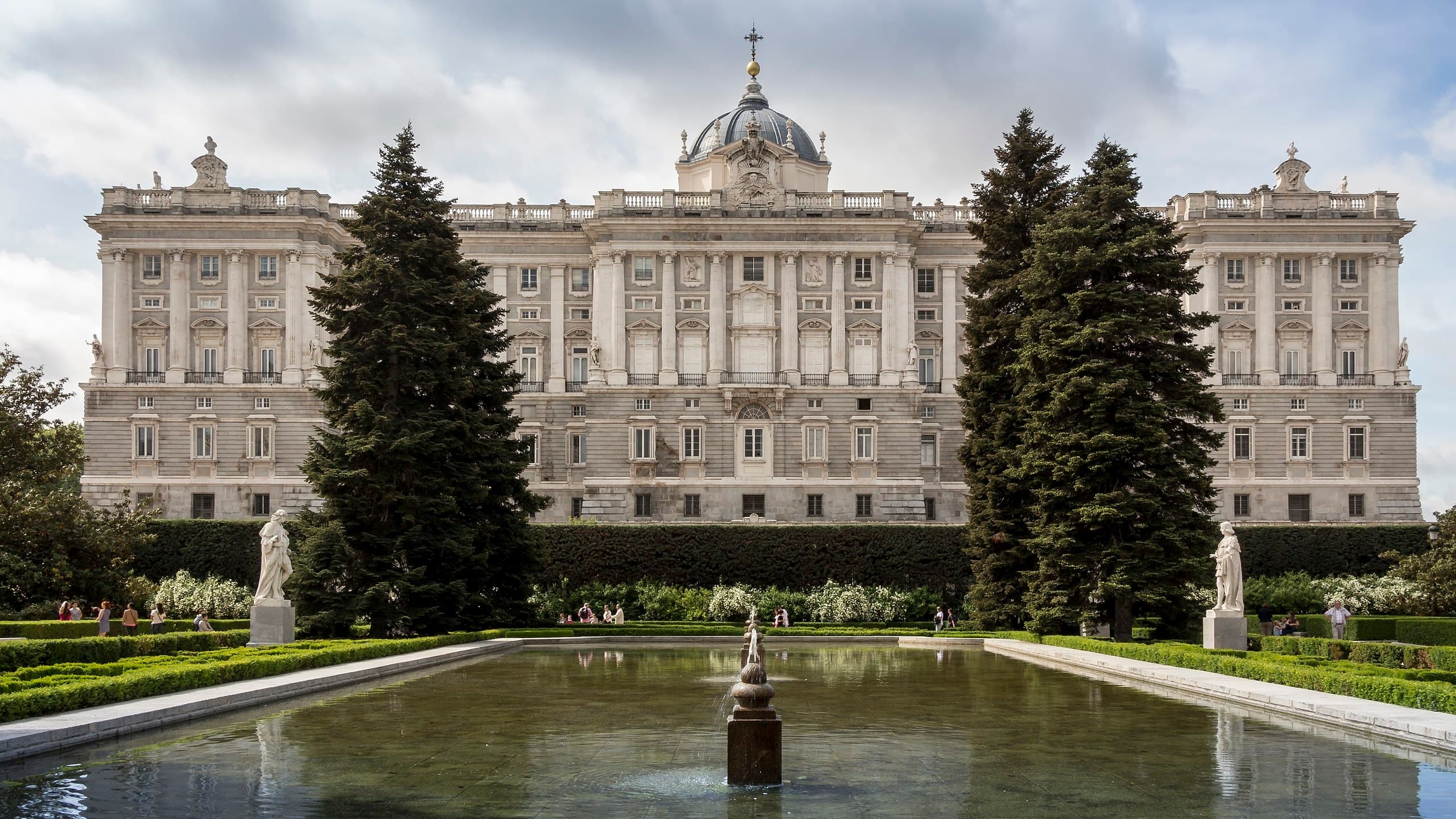 No-Wait Royal Palace Tour in Madrid with 4U Barcelona