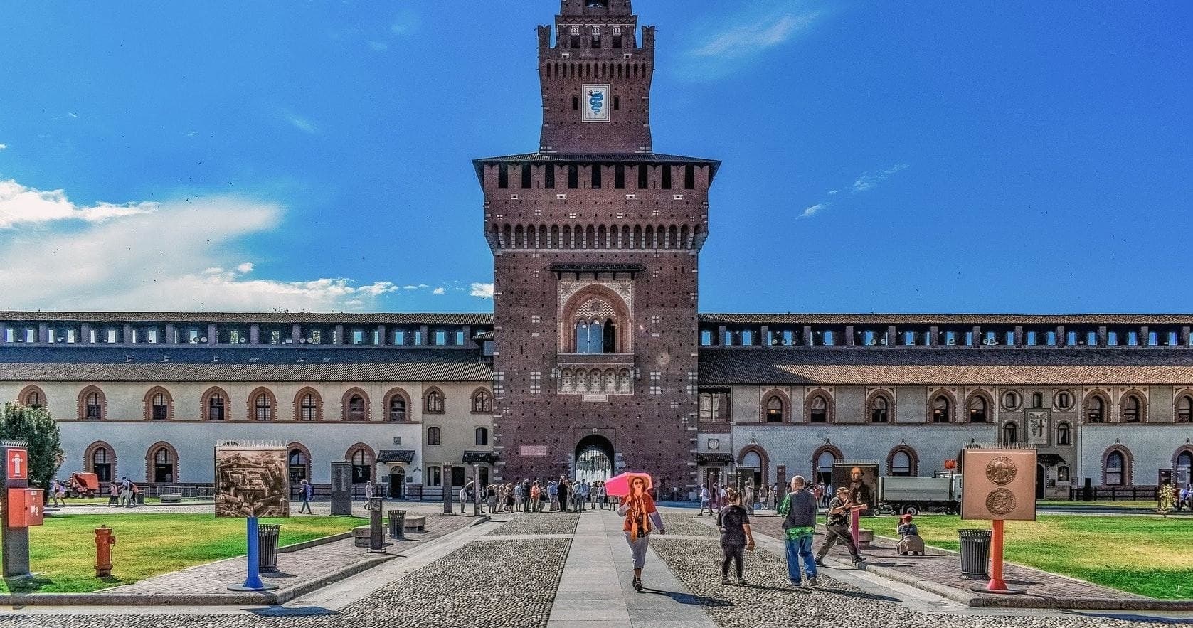 Castello Sforzesco Tour in Milan with Hidden Experiences