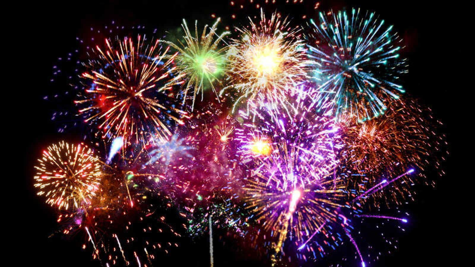 Water Activities: Fuegos Salou Dorimar II's Fireworks Cruise in Salou