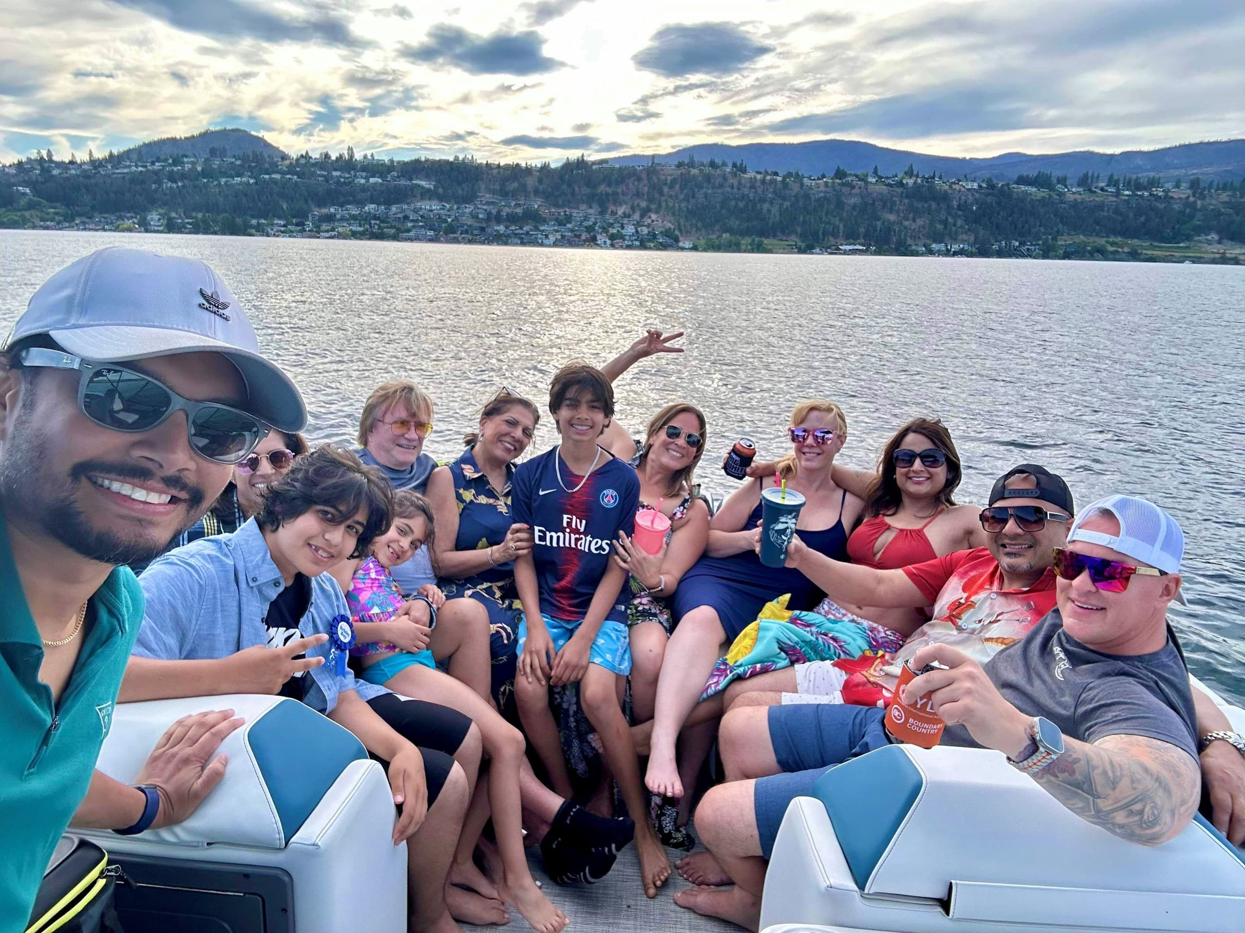 Private Pontoon Charter on Okanagan Lake: Kelowna Day Cruises photo 2