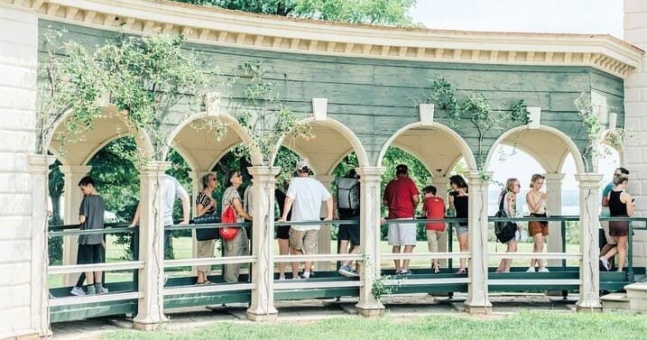 From the Parkway to the Potomac: Alexandria and Mount Vernon Tour Guide