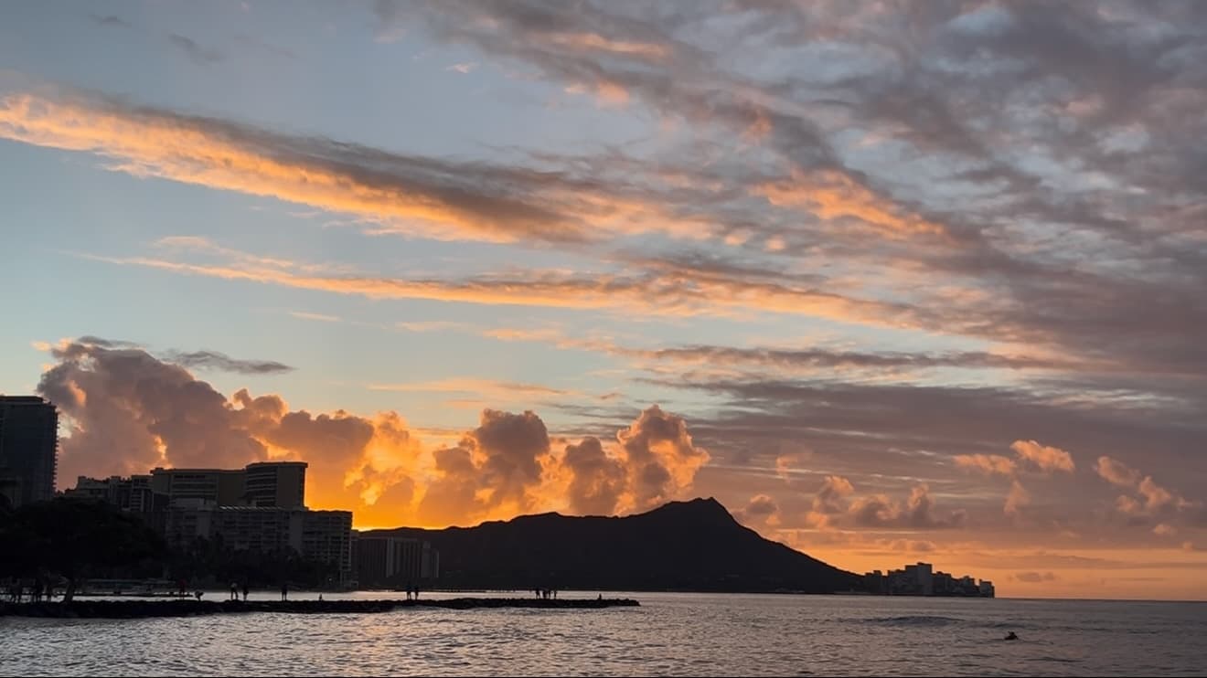 Sunrise Surfing at Duke Kahanamoku Lagoon: 90-Minute Beginner Lesson with Hawaii Surf Guru