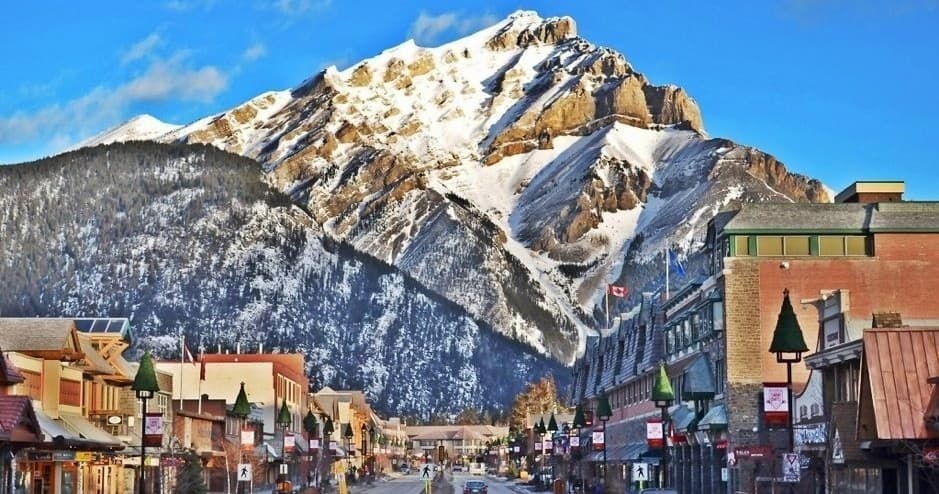 Seamless Private Shuttle from Calgary to Banff: Your Gateway to the Canadian Rockies