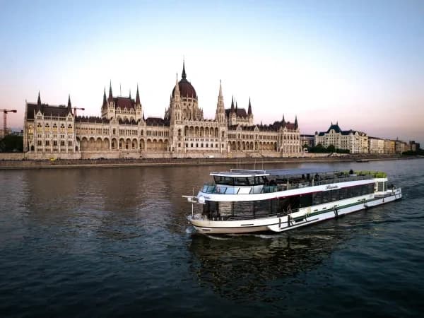Budapest Danube Sightseeing Cruise: Flexible 1-Hour River Tour from Vigadó Dock photo 1
