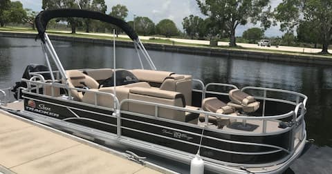 Pontoon Boating Adventure at Seven Bays Marina, Washington