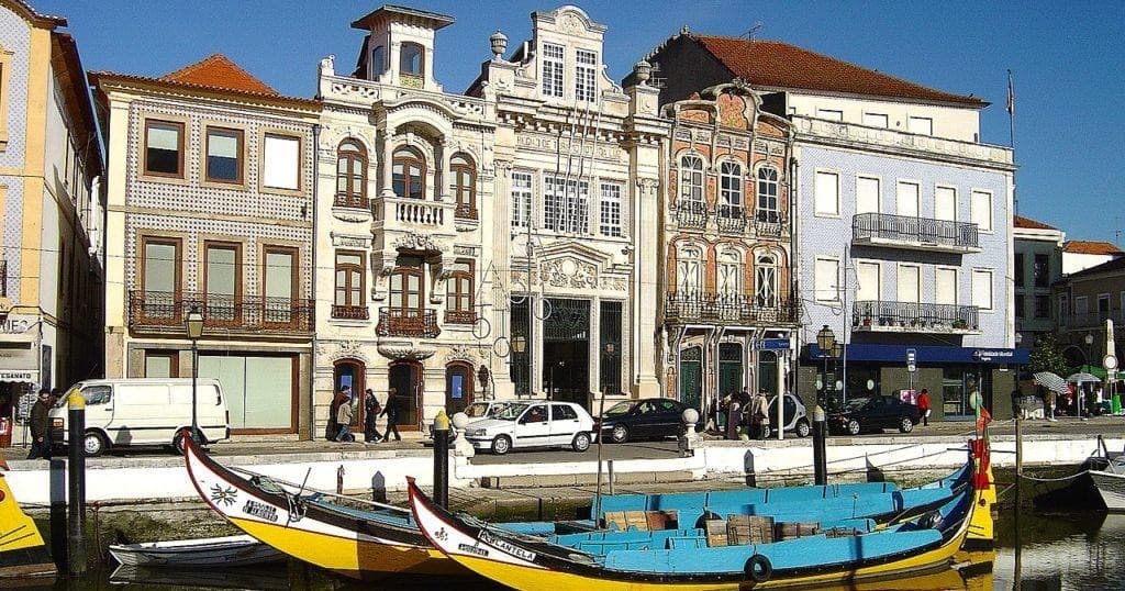 Half-Day Moliceiro Boat Tour & Coastal Walk in Aveiro