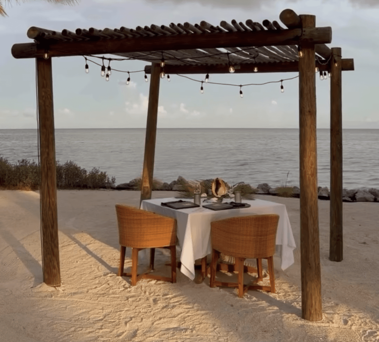 Private Beach Dinner in Islamorada: Dinner by the Sea Experience