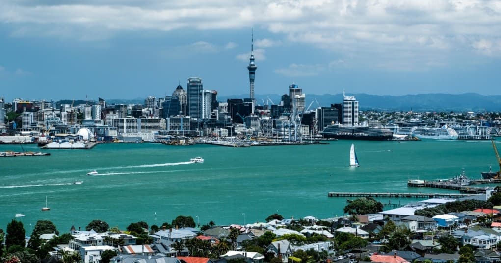 Auckland City Scenic Helicopter Tour by Core Aviation