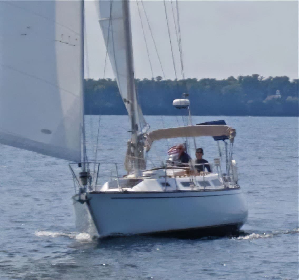 Sail the Apostle Islands on Mi Dulce Vida Catalina 38