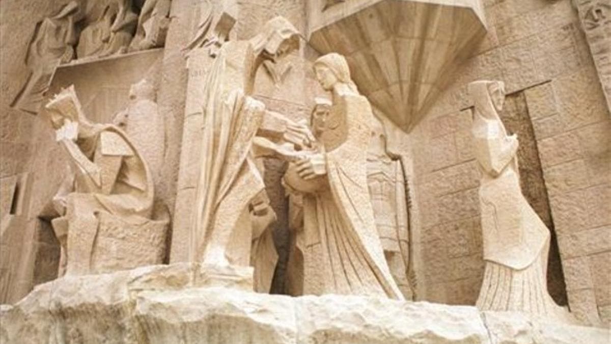 Sagrada Familia Exterior Tour: Decoding Gaudí’s Facades and Towers photo 2