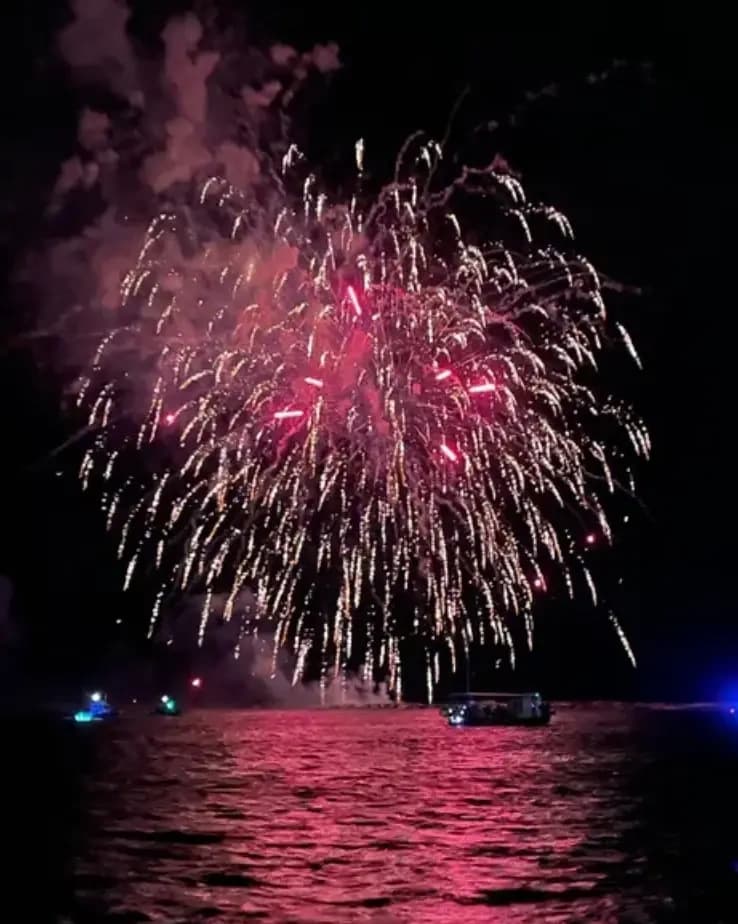 Destin Private Fireworks Cruise: Front-Row Fireworks Over the Emerald Coast