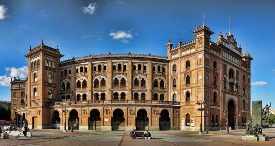 Iconic Monuments Tour in Madrid with World Experience