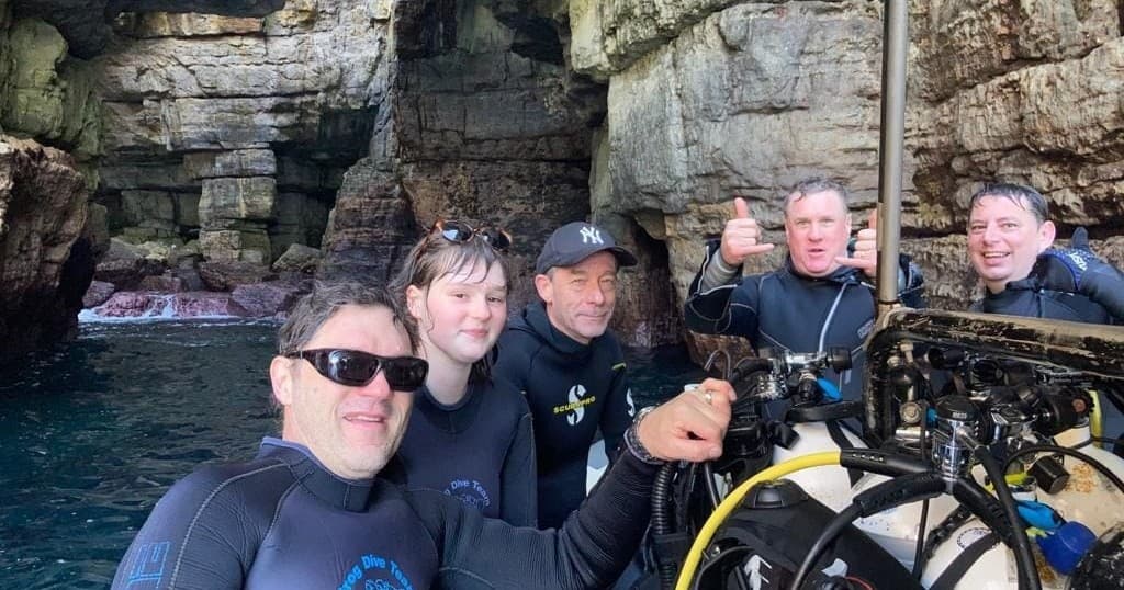 Clear-Water Dives in Jervis Bay: Kelp Forests, Seadragons & Lodge Stays