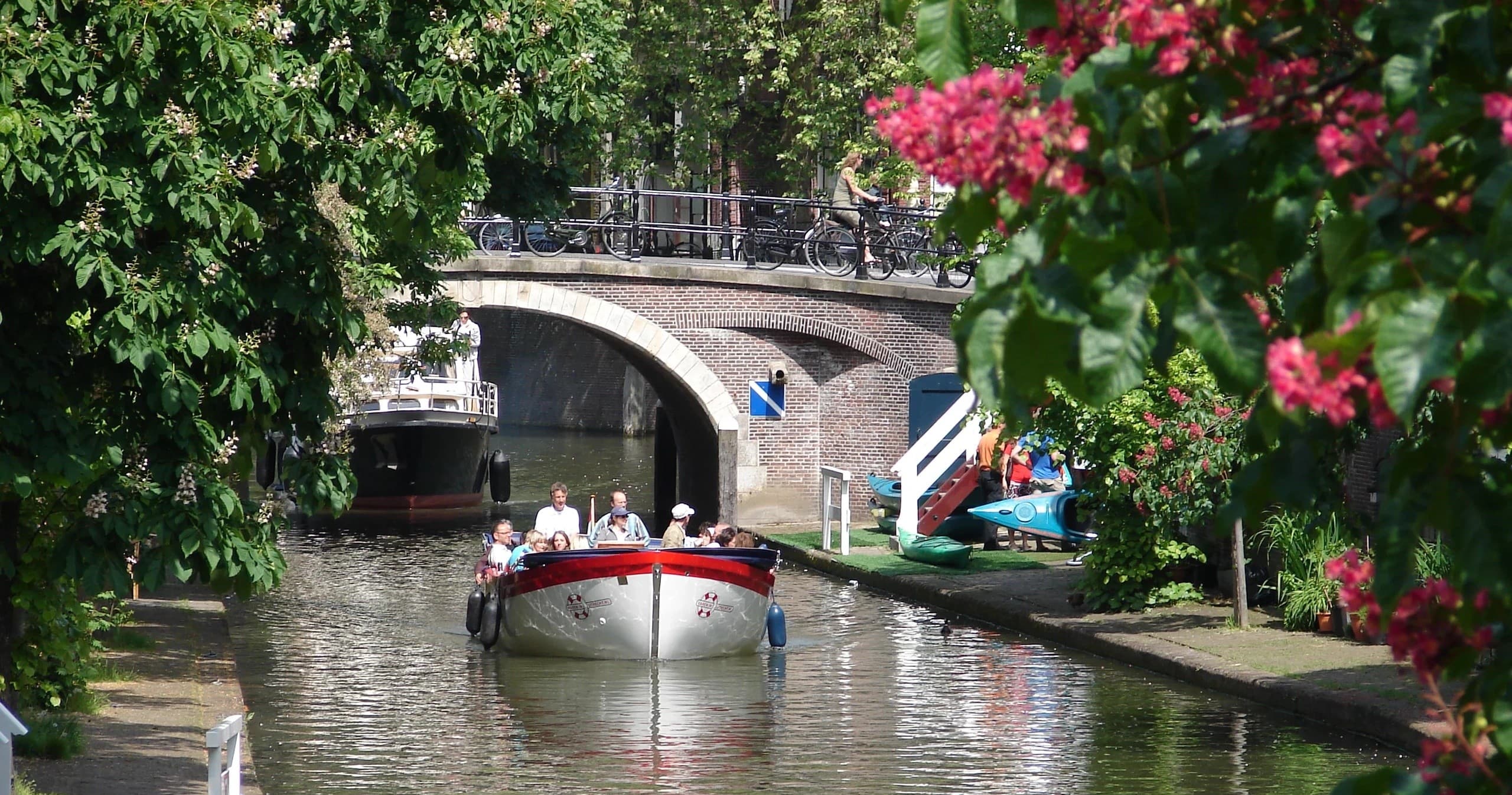 Luxury Canal Boat Tour with Varen in Utrecht