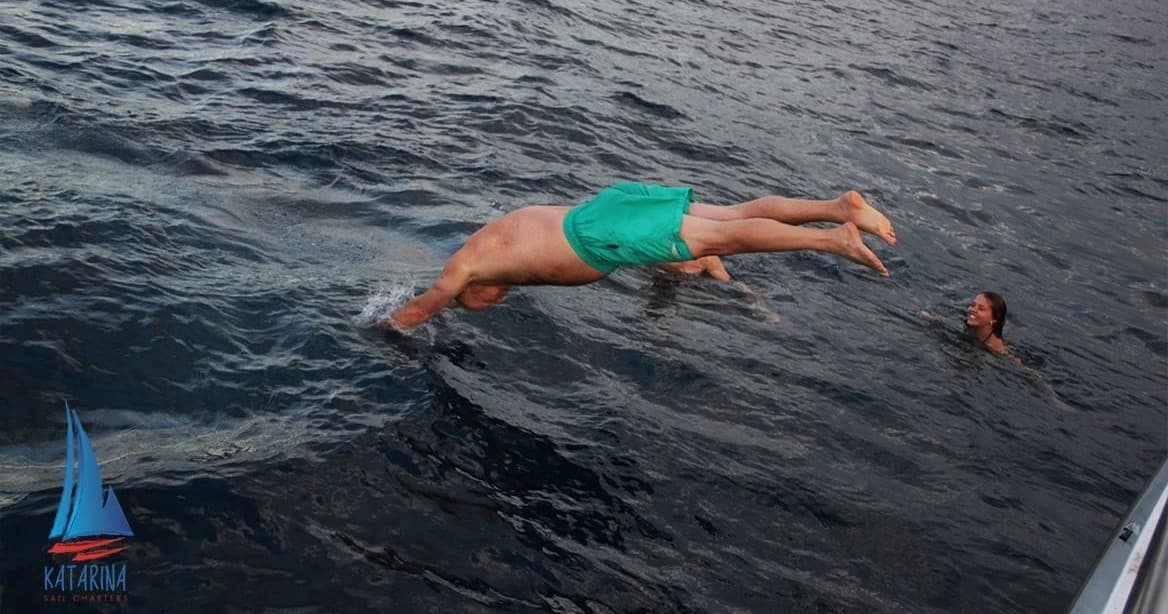 Person diving from boat into open ocean on Rincon snorkeling tour