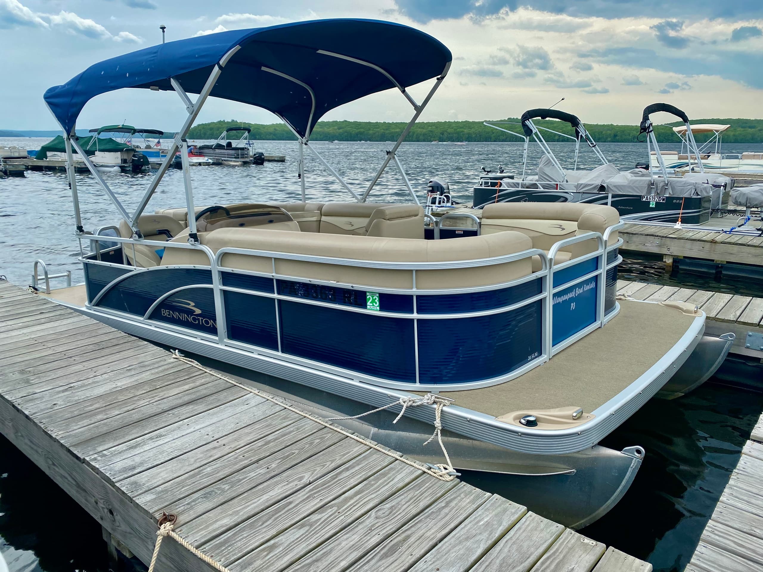 Pontoon Boat Rental on Lake Wallenpaupack in Hawley, PA