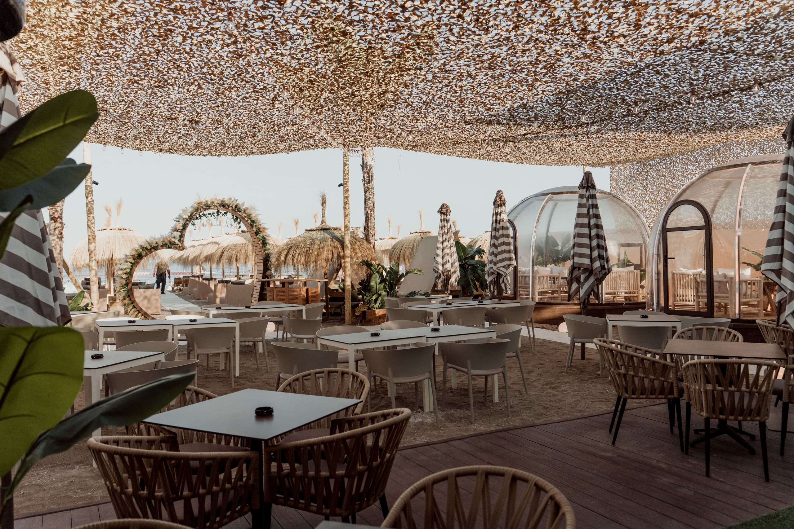 Majumi Tour: Málaga Tuk-Tuk City and Beach Club Experience