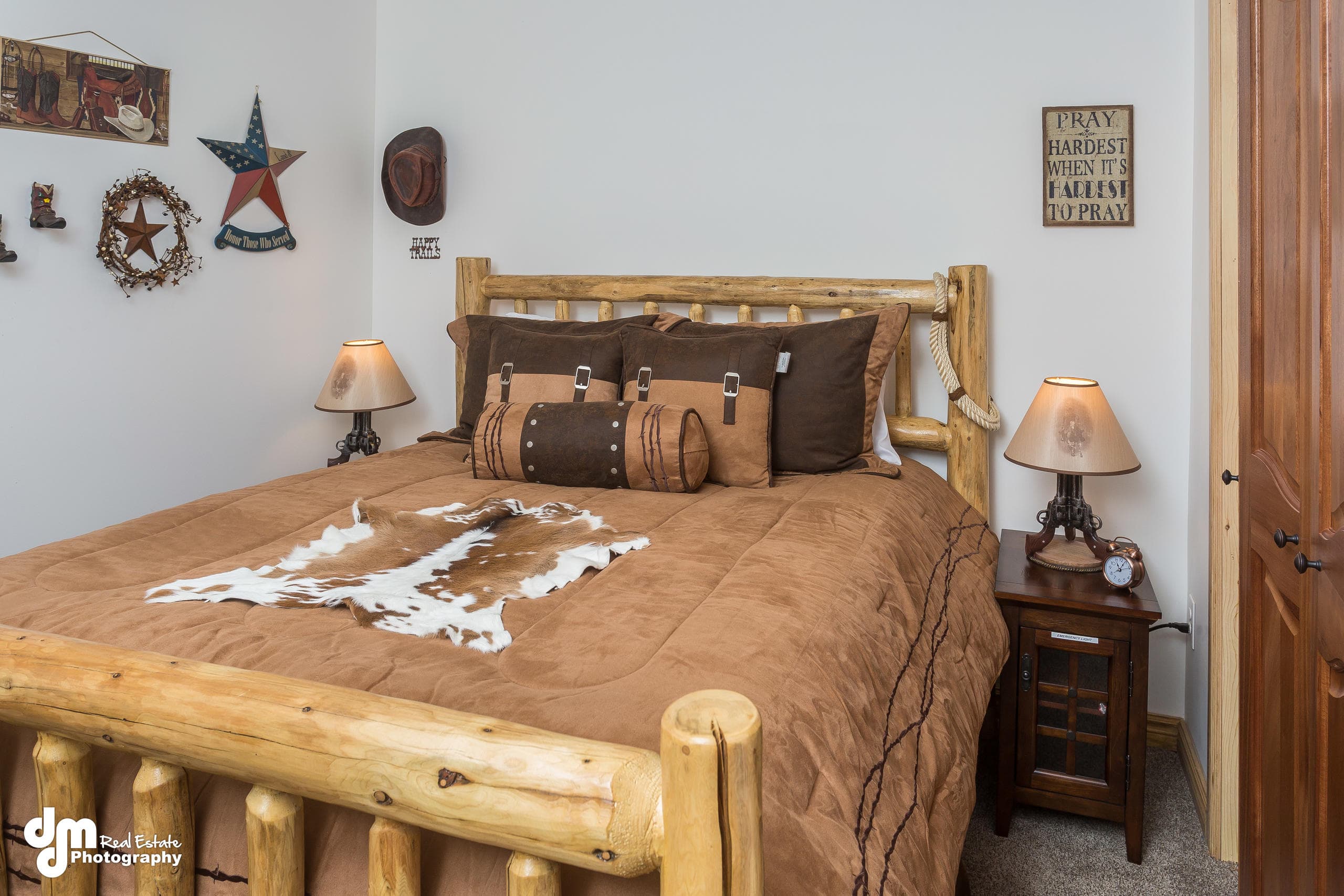 Rustic Western Getaway at Alaska Knotty Pine B&B