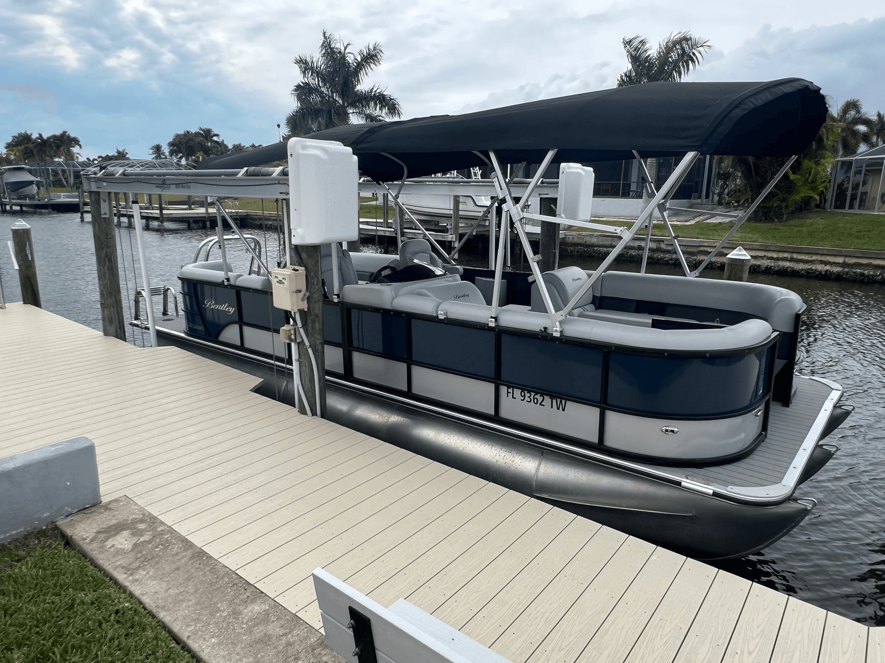 Cruise Cape Coral: 24' Bentley 243 Tritoon Pontoon Rental for Groups photo 1