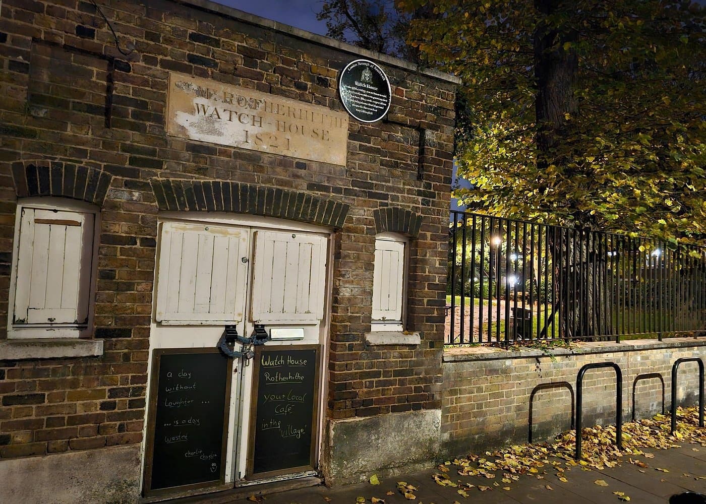 Pilgrims and Pirates: Private Pub Walk Through London’s Docklands photo 4