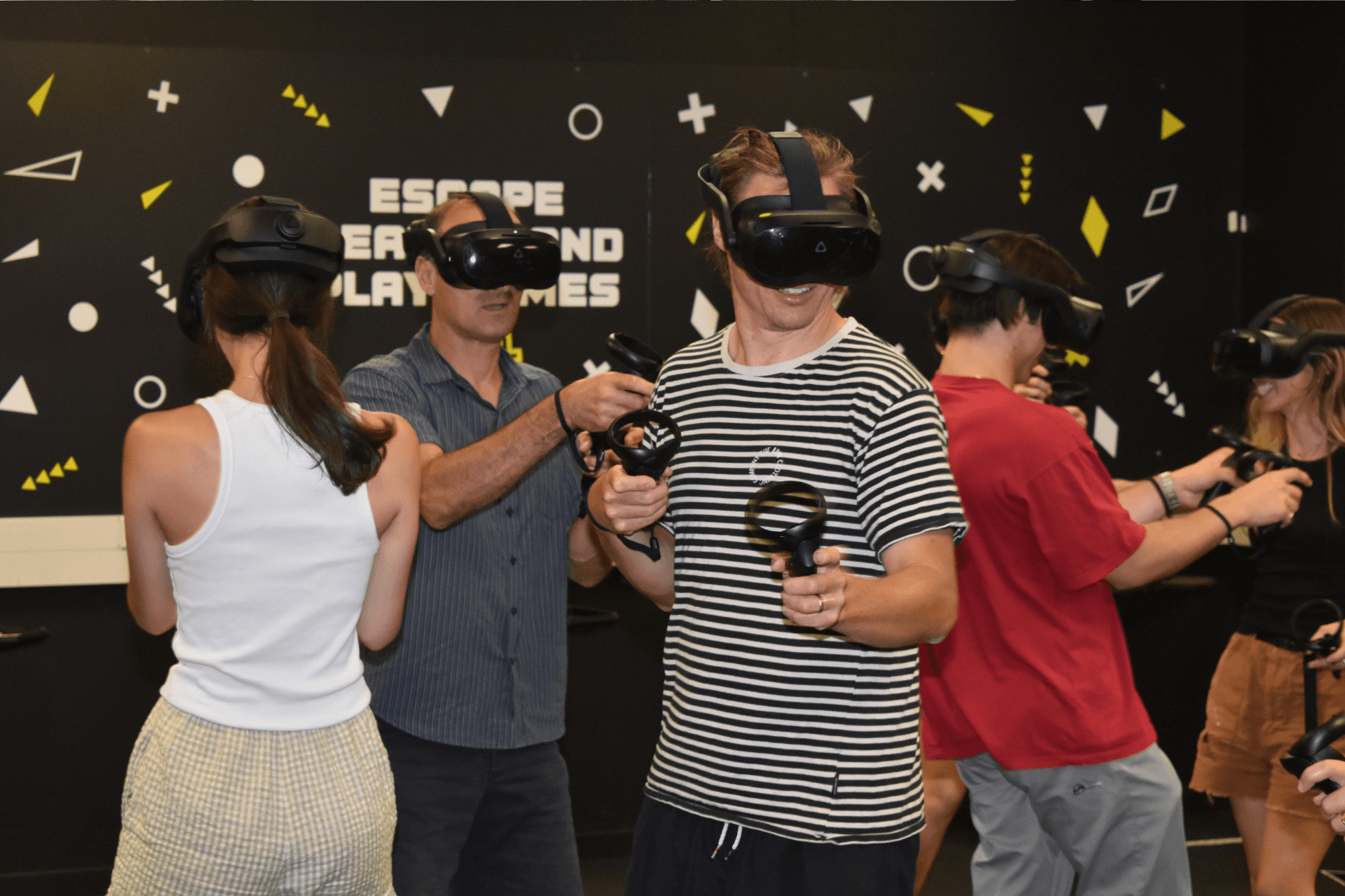 Wireless Free-Roaming VR Multiplayer in Takapuna: Battle, Explore, Escape