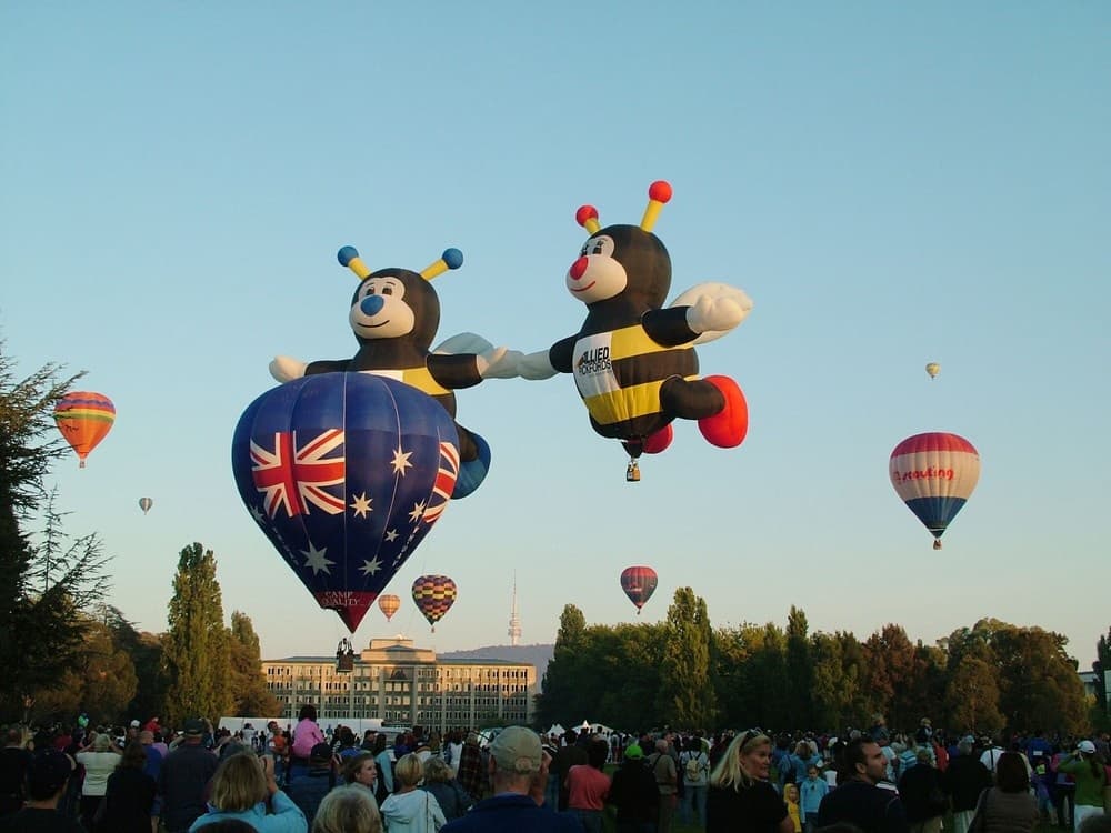 Soaring Over Canberra: Experience the Dawn Drifters Balloon Spectacular