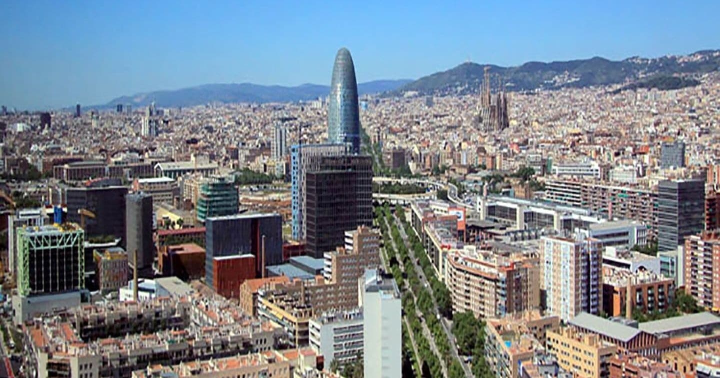 Modern Architecture Tour with Artchitectours in Barcelona