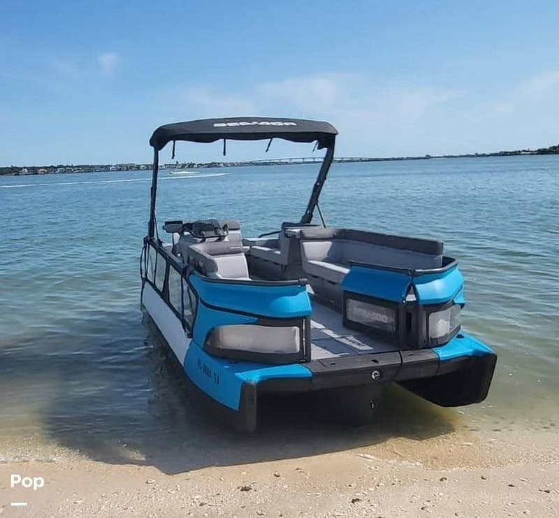 Ride the 22' Sea-Doo Switch: Cassville's Fast, Social Boat Rental