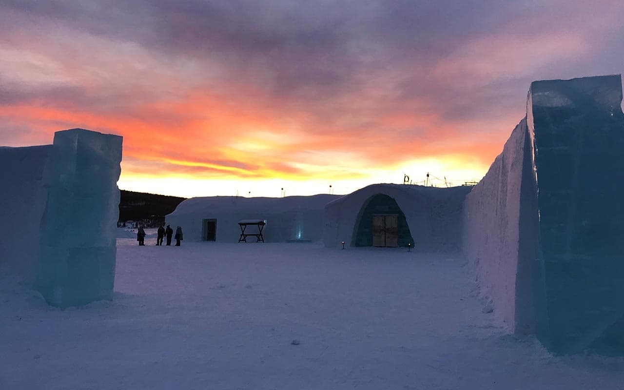 Snowmobile to ICEHOTEL with Kiruna Guidetur in Lappland