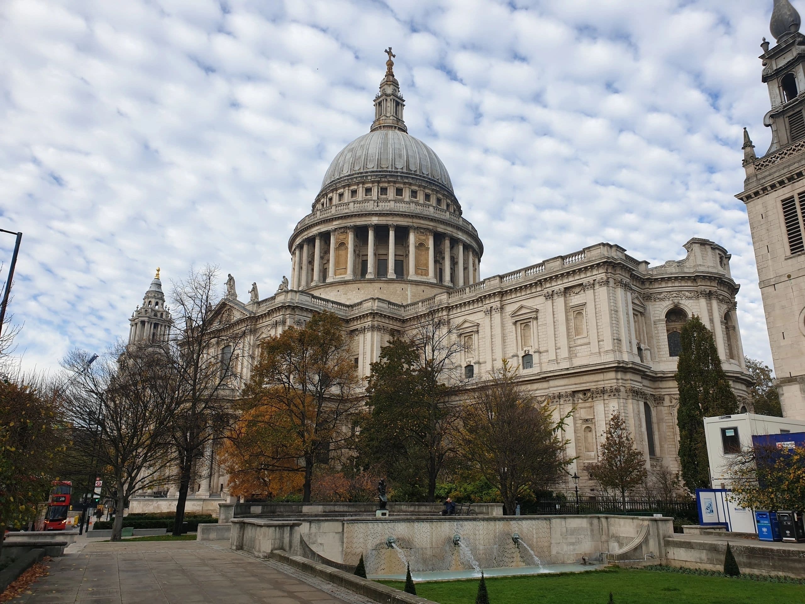 St Paul's Cathedral exterior with city walking tour in London
