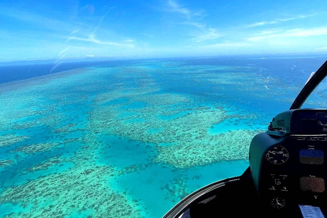 40-Minute Helicopter Scenic Over the Great Barrier Reef: Green Island to Arlington Edge