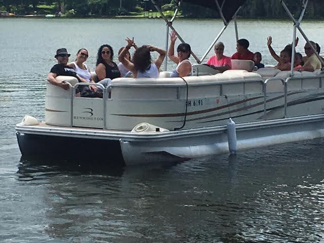 Portage Lake Cruises: Public Pontoon Cruise in Akron