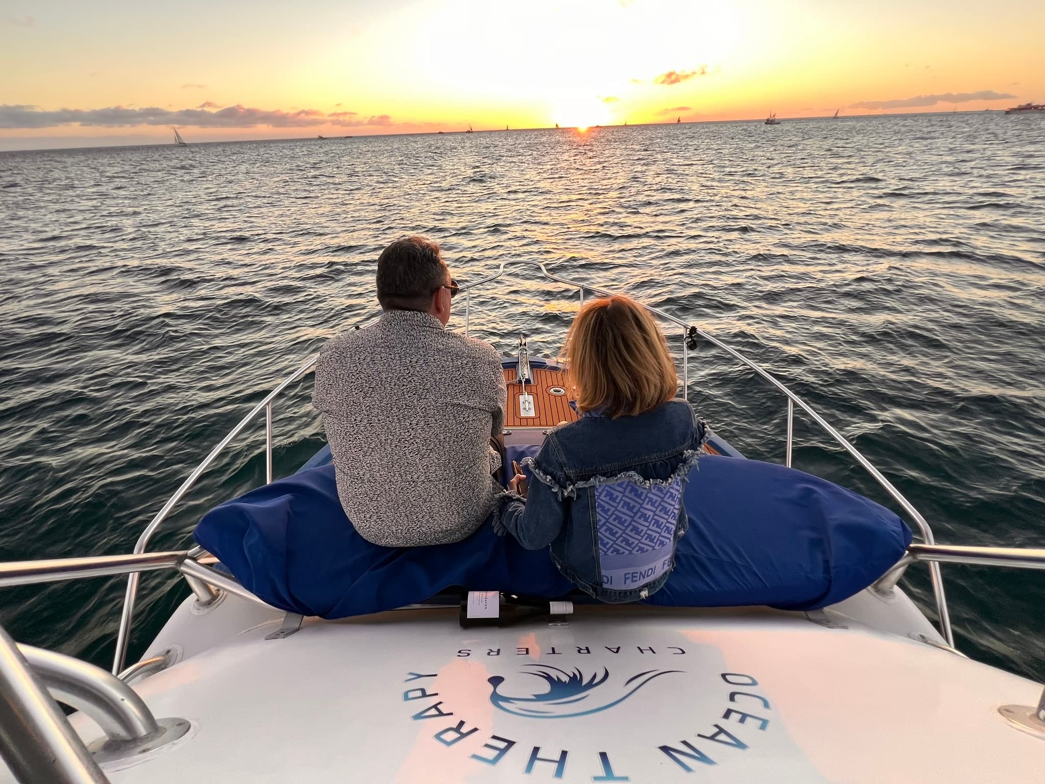 Experience Waikiki's Private 1.5-Hour Sunset Cruise: Dolphin and Whale Watching